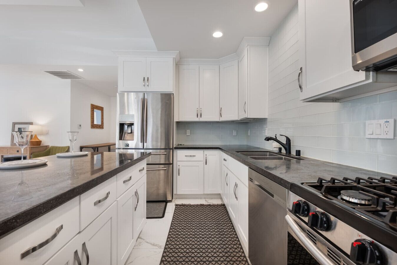 雪櫃、微波爐、爐具、洗碗機