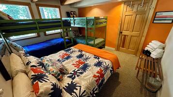 4 Schlafzimmer, Schreibtisch, Bügeleisen/Bügelbrett, Reisekinderbett