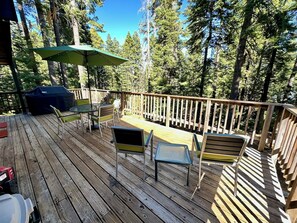 Outdoor dining - Lake Tahoe Magic: Palisades, Tahoe City, the Famous West Shore. Hot Tub, Dogs OK (Tahoe City)