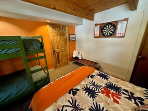 4 bedrooms, desk, iron/ironing board, travel cot