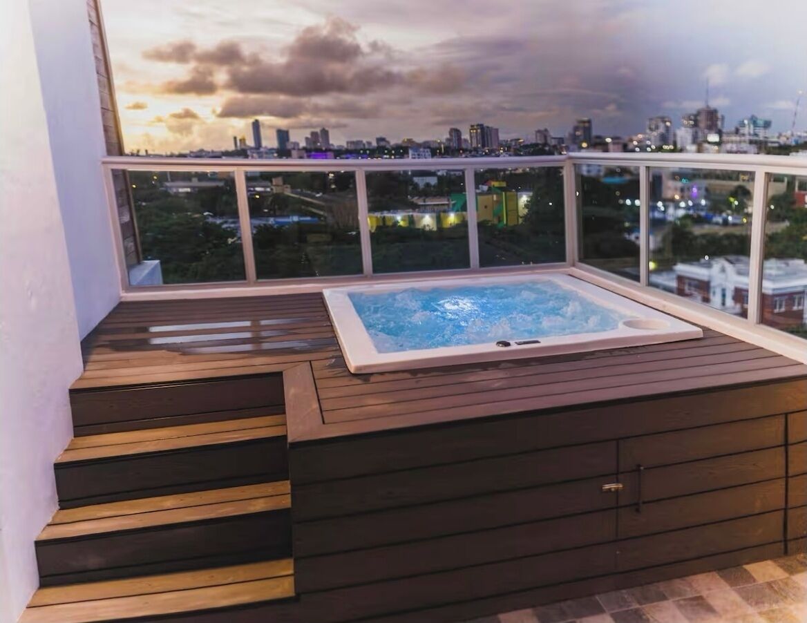 Tina de hidromasaje al aire libre