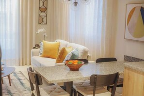 Dining - Luxury penthouse with private jacuzzi and spectacular view. (Santo Domingo)