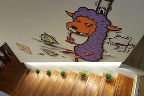 المنشأة من الداخل