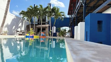 2 piscinas al aire libre