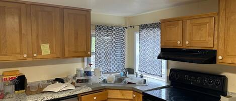 Microondas, horno, placa de cocina, lavavajillas