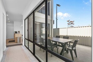 تناول الطعام بالخارج