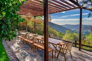 تناول الطعام بالخارج