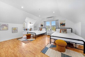 5 عدّة غرف نوم ومكتب ومكواة/لوح كي وسرير سفر