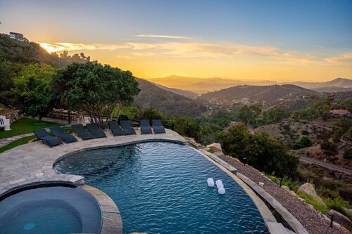 San Diego Serenity Hills, Pickleball, Golf, Infinity Pool with Epic Views