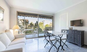 Living area - Apartment in Antibes With Sea View Terrace (Antibes)