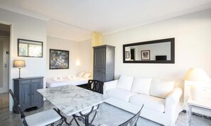 Living area - Apartment in Antibes With Sea View Terrace (Antibes)