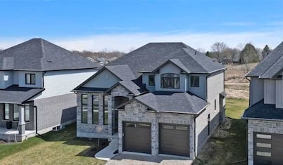 Fieldstone Estate: Luxury 4-bedroom Retreat in Tillsonburg, ON