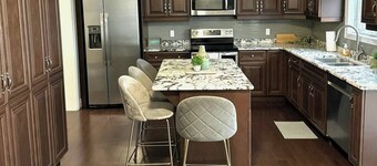 Fieldstone Estate: Luxury 4-bedroom Retreat in Tillsonburg, ON