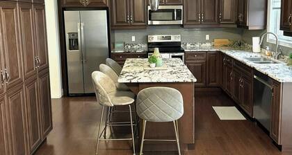 Fieldstone Estate: Luxury 4-bedroom Retreat in Tillsonburg, ON