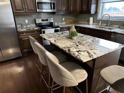 Fieldstone Estate: Luxury 4-bedroom Retreat in Tillsonburg, ON