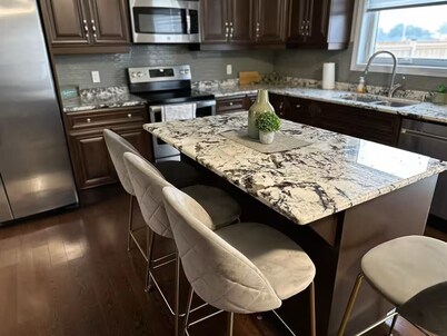 Fieldstone Estate: Luxury 4-bedroom Retreat in Tillsonburg, ON