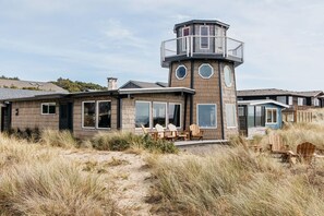 Exterior - Lighthouse on the Beach with Hot Tub & Fire Pit (Manzanita)