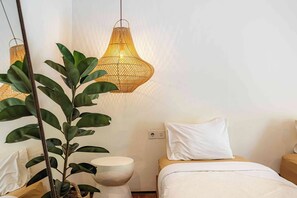 3 chambres, coffres-forts dans les chambres, bureau