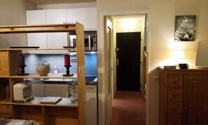 Fridge, oven, dishwasher, coffee/tea maker - Apartment in Valgardena With Ski Access (Puy-Saint-Vincent)