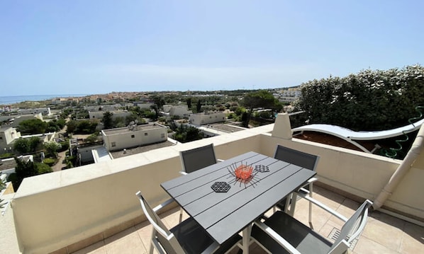 Outdoor dining - Apartment With Stunning Sea Views (Agde)