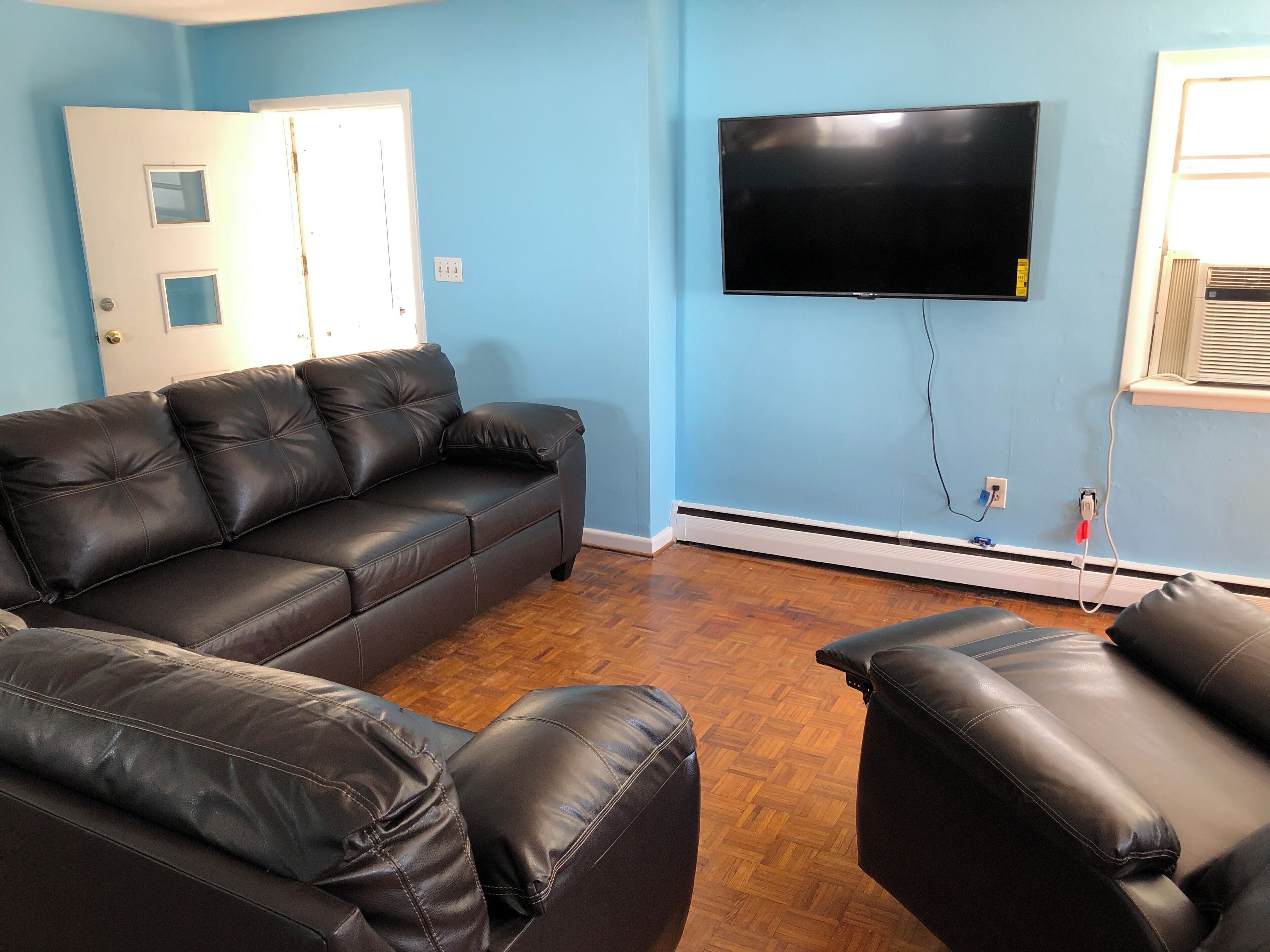 Beach Front On The Bay - Pet Friendly, Wi-fi, Parking, Large Water Front Deck - Virginia Beach, VA