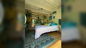 5 bedrooms, WiFi, bed sheets
