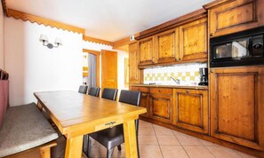Apartment | Dining - Apartment in La Plagne With Mont Blanc Views (Aime-la-Plagne)