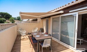 Outdoor dining - Villa in Vias Near Canal du Midi (Vias)