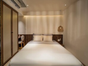 シャワー、ヘアドライヤー、タオル、石鹸