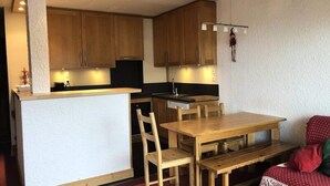 Dining - Apartment Near Cable car in L'obiou (Huez)
