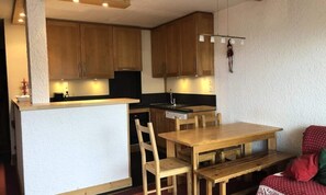 Dining - Apartment Near Cable car in L'obiou (Huez)