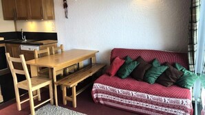 Living area - Apartment Near Cable car in L'obiou (Huez)