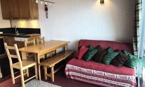 Living area - Apartment Near Cable car in L'obiou (Huez)