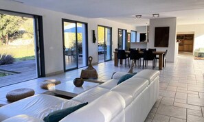 Living area - Villa in Armissan With Private Pool (Armissan)