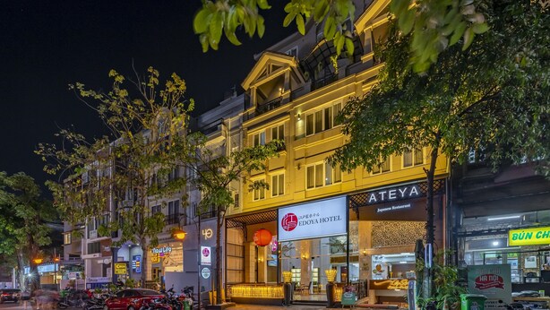 A hotel with a sign for EDOYA HOTEL, a Japanese restaurant, and a Bún Chai shop. - Edoya Hotel Phu My Hung (Ho Chi Minh City)