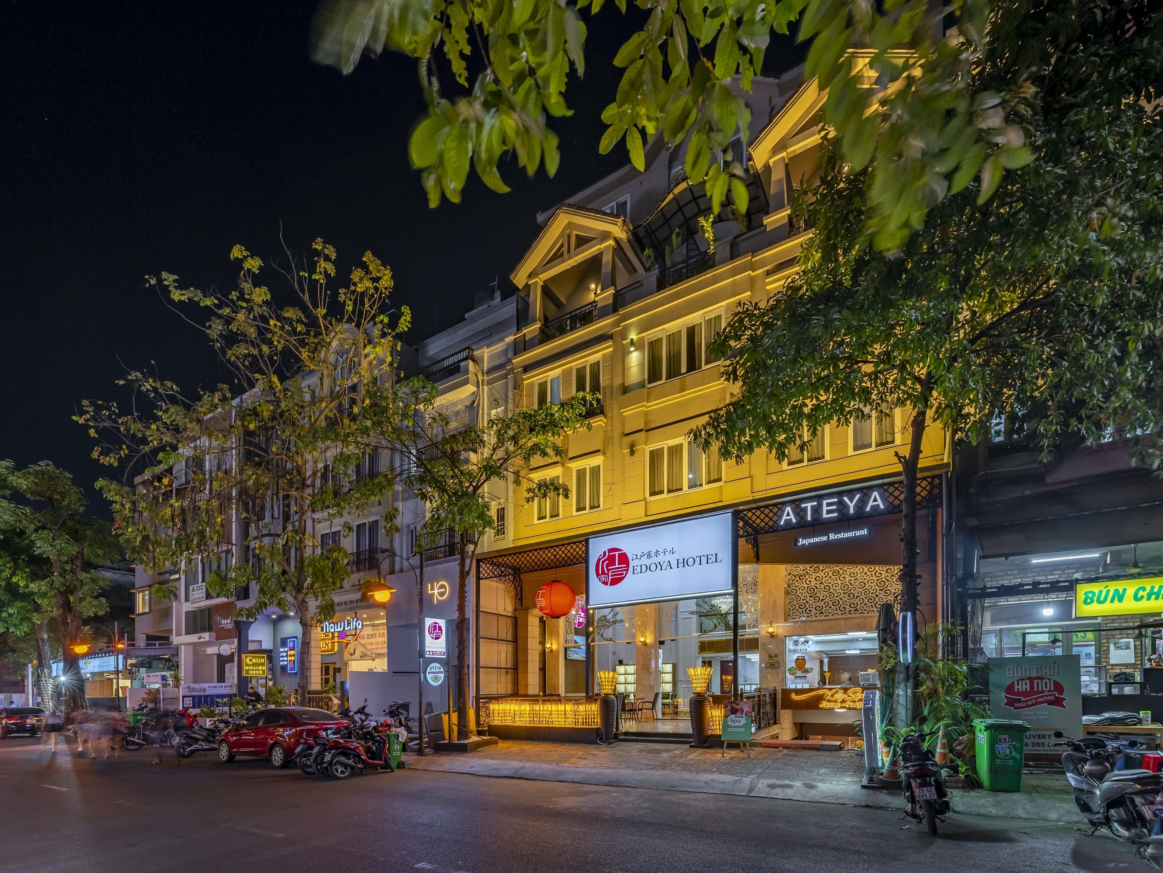 A hotel with a sign for EDOYA HOTEL, a Japanese restaurant, and a Bún Chai shop. - Edoya Hotel Phu My Hung (Ho Chi Minh City)