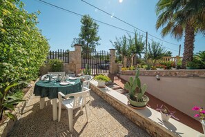 Outdoor dining - Villa Calò 2 200 meters from Sea, Maruggio, Italy (Maruggio)