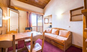 Living area - Apartment in Plagne Villages by Ski Slopes (La Plagne-Tarentaise)