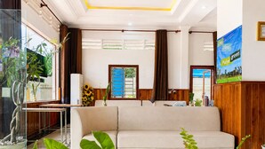 Lobby sitting area - AHHA Residence Kampot (Kampot)