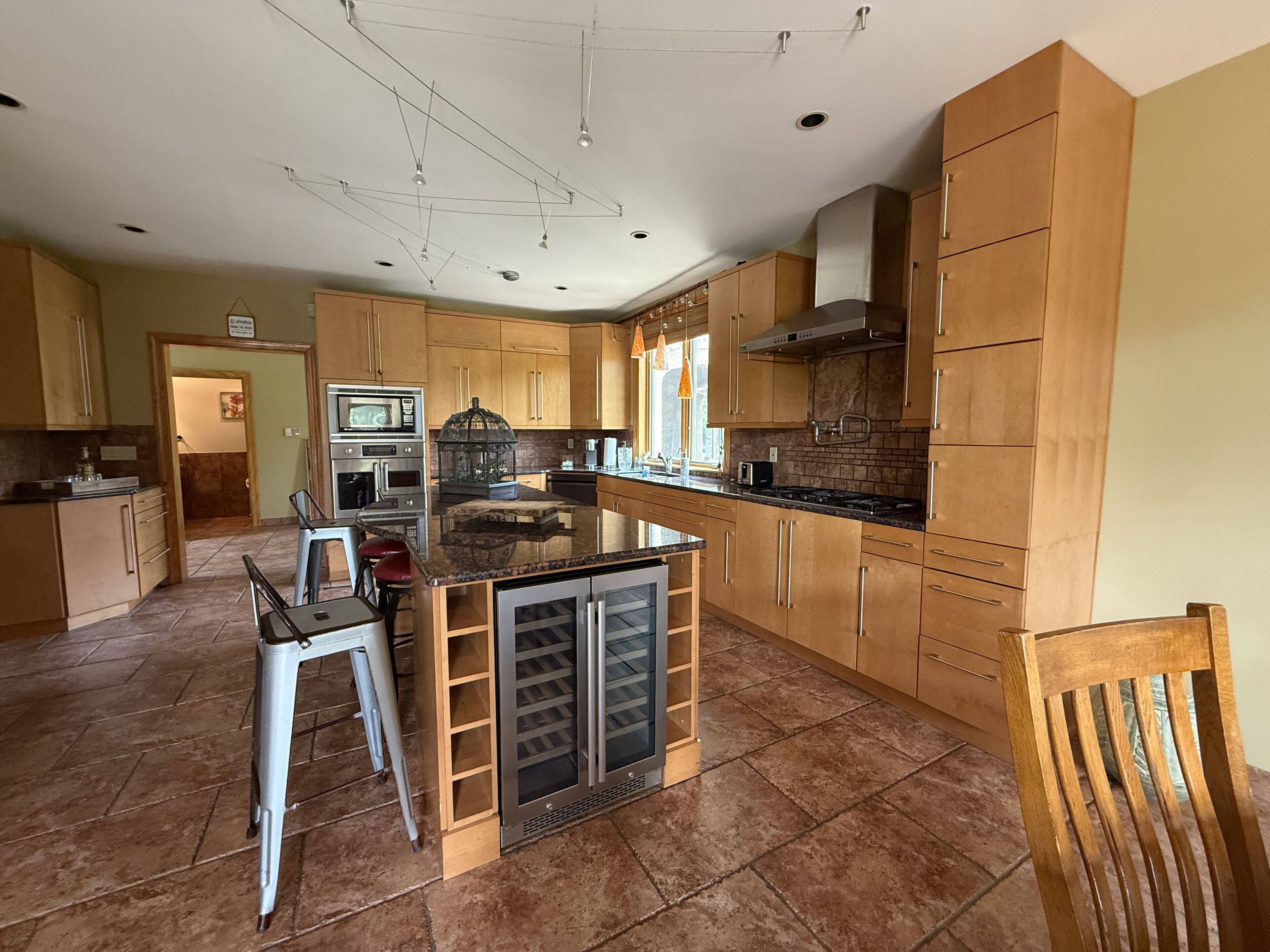 Microondas, horno y lavavajillas 