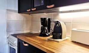 Microwave, oven, coffee/tea maker, cookware/dishes/utensils - La Clairiere 32 - 2-bedroom Apartment With Mezzanine, Valley View (Les Avanchers-Valmorel)