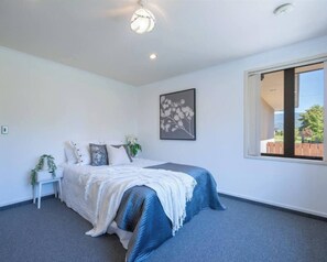 4 bedrooms, iron/ironing board, travel crib, free WiFi - Relax in Sunny Motueka, 4 Bdrm, near Abel Tasman (Motueka)