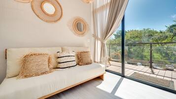 Laptop workspace, free WiFi, bed sheets