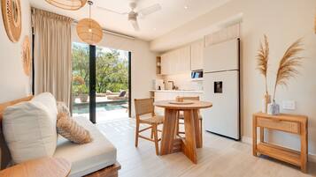 Laptop workspace, free WiFi, bed sheets