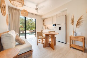 Laptop workspace, free WiFi, bed sheets