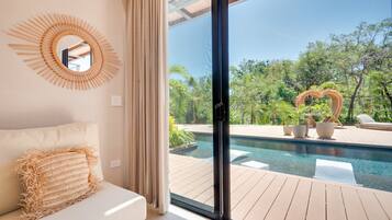 Laptop workspace, free WiFi, bed sheets