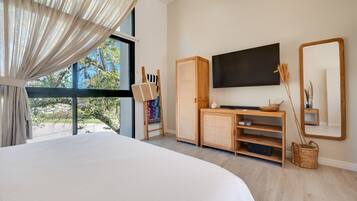 Laptop workspace, free WiFi, bed sheets