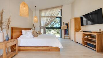 Laptop workspace, free WiFi, bed sheets