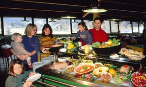 Dining - Holiday Home in Luz Near Ski Resort (Luz-Saint-Sauveur)