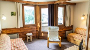 Living area - Apartment in Les Orres With Panoramic Views (Les Orres)